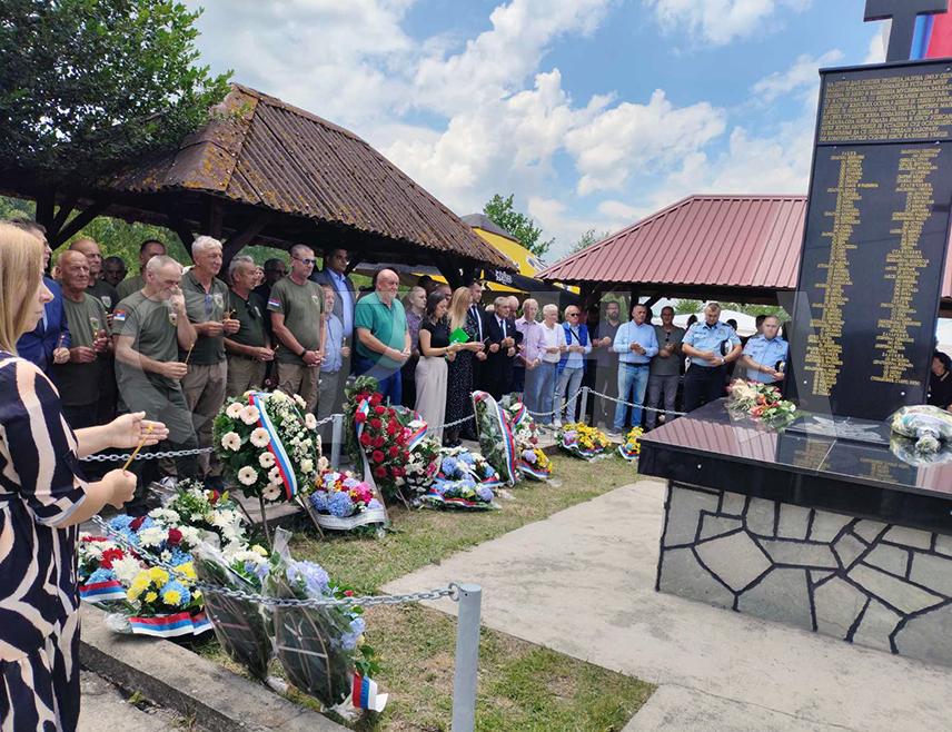 SREBRENICA, JULY 12 /SRNA/ – The fight for justice for Serbs from villages in the Srebrenica and Bratunac areas who were killed on July 12, 1992, will continue, participants said today in Zalazje near Srebrenica, where the 34th anniversary of the deaths of 69 Serb civilians and soldiers killed on St. Peter's Day by members of Muslim forces was commemorated.