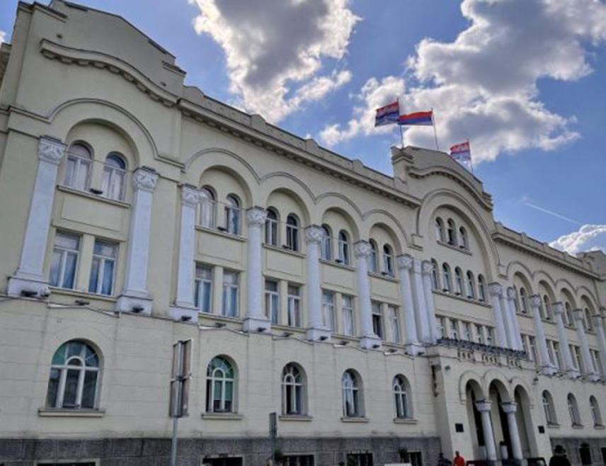 БАЊАЛУКА, 13. ЈУЛА /СРНА/ - Бањалучка Градска инспекција за храну извршила је у јуну узорковање и контролу здравствене исправности сладоледа у 13 објеката на подручју града, а инспектори су издали девет прекршајних налога у укупном износу 9.900 КМ због промета здравствено небезбједних сладоледа.