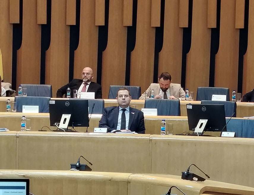 САРАЈЕВО, 15. ЈУЛА /СРНА/ - Српски делегат у Дому народа Парламентарне скупштине БиХ Радован Ковачевић поручио је да су покушаји стварања подјела између Бањалуке и Источног Сарајева неприхватљиви, истичући да грађани Источног Сарајева доживљавају Бањалуку као свој главни град и да су поносни и на институције Републике Српске у Бањалуци и на улогу свог града у њеном стварању.