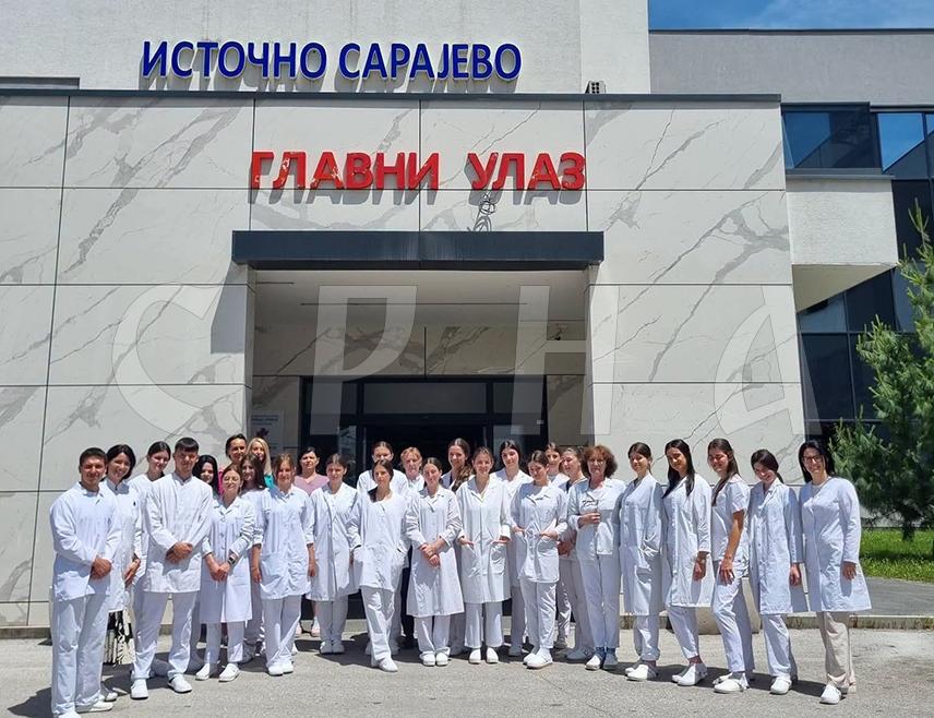 ИСТОЧНО САРАЈЕВО, 16. ЈУЛА /СРНА/ - Болница "Србија" у Источном Сарајеву отворена је за могућност запошљавања медицинских сестара и техничара који имају жељу да стекну добро искуство, вјештине за обављање радних задатака и да се континуирано усавршавају и професионално напредују, саопштено је из ове здравствене установе.