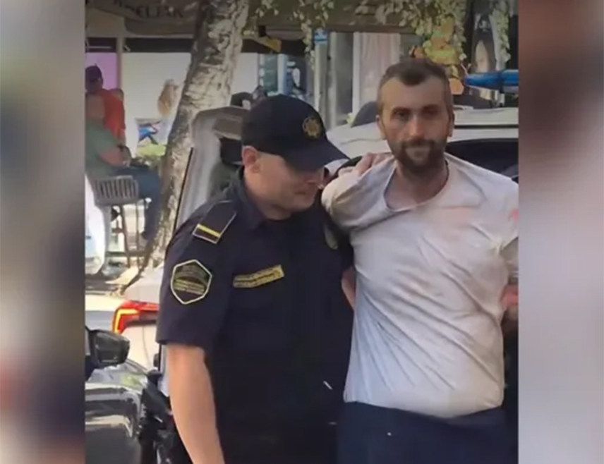 САРАЈЕВО, 17. ЈУЛА /СРНА/ - Кантонални суд у Сарајеву одредио је једномјесечни притвор Аднану Локванчићу, осумњиченом да је лопатом убио мајку и брата у Храсници.