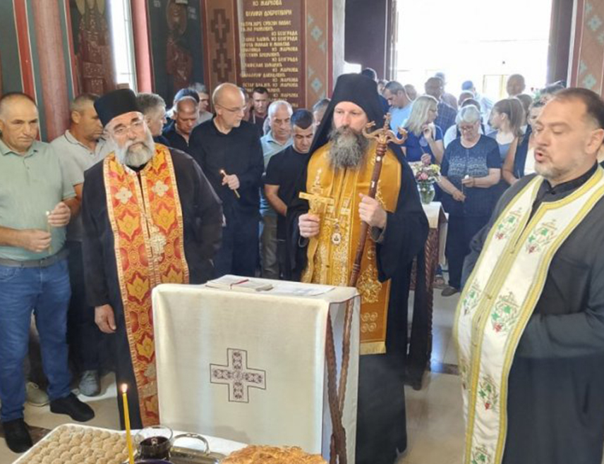 БЕОГРАД, 18. ЈУЛА /СРНА/ - У Цркви Светог Прокопија на београдском гробљу Орловача служен је парастос поводом обиљежавања 28 година од масовног киднаповања, прогона и убистава Срба на подручју Ораховца, на Косову и Метохији.