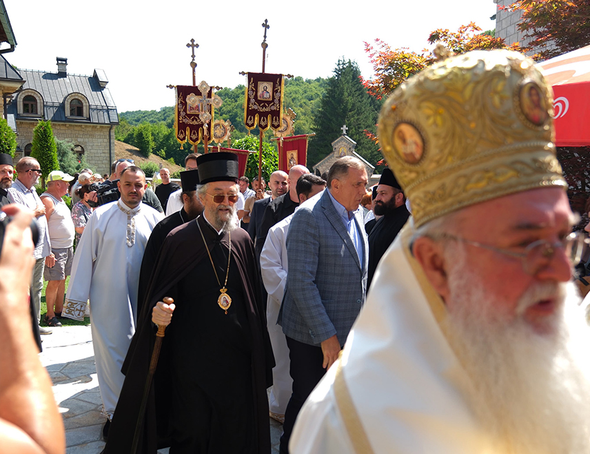 ПРЊАВОР, 19. ЈУЛА /СРНА/ - Предсједник Милорад Додик изјавио је да данас у манастиру Ступље код Прњавора да је важно чувати српске манастире и градити храмове, као и будућим генерацијама преносити вриједности које су сачувале српски народ.