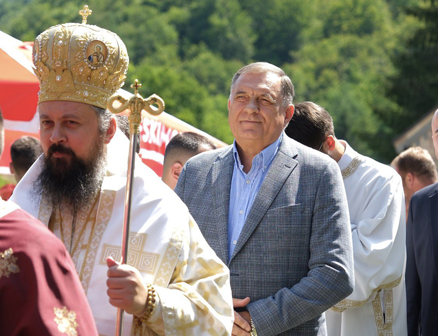 ПРЊАВОР, 19. ЈУЛА /СРНА/ - Предсједник Милорад Додик изјавио је данас да је важно окупљати се око Српске православне цркве, посебно данас када је хришћанство на Балкану нападнуто и када се атакује на Републику Српску.