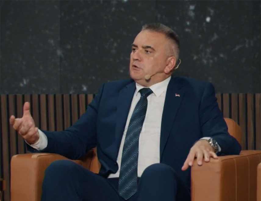 ЗВОРНИК, 19. ЈУЛА /СРНА/ - Премијер Републике Српске Саво Минић изјавио је да је оптимиста када је ријеч о додатном економском зближавању Српске и Србије, повећању робне размјене, усаглашавању плана пољопривредне производње и развоја заједничког економском, културног, социјалног, спортског и духовног простора.