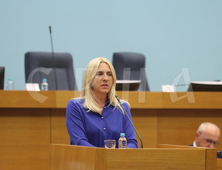 ISTOČNO SARAJEVO, JULY 20 /SRNA/ - Serb member of the BiH Presidency Željka Cvijanović said that it is Denis Bećirović's right to address whichever institution he wishes, just as it is her constitutional right to address the National Assembly of Republika Srpska, which she has done.