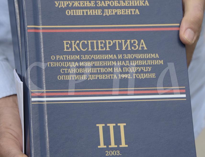 ДЕРВЕНТА, 20. ЈУЛА /СРНА/ - Предсједник Удружења логораша Дервента Драго Кнежевић свједочио је данас пред америчким истражитељима-тужиоцима о ратним злочинима над Србима у Дервенти 1992. године и предао им експертизу о ратним злочинима и злочинима геноцида над цивилним становништвом на дервентском подручју штампану 2003. године.