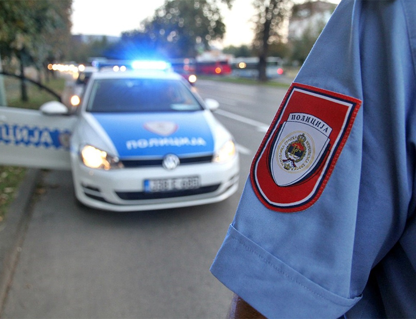 ИСТОЧНО САРАЈЕВО, 21. ЈУЛА /СРНА/ - Са банковног рачуна лица Д. А. из Рогатице неовлаштено је скинуто 1.959 КМ и полиција ради на расвјетљавању овог случаја, саопштила је Полицијска управа Источно Сарајево.