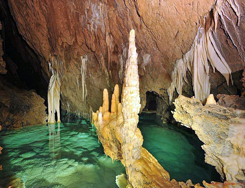 ROGATICA, JULY 21 /SRNA/ - The longest cave in Republika Srpska and BiH, Govještica, is among the numerous natural treasures of the protected "Prača" Nature Park in the territory of the Rogatica municipality, which also encompasses the canyon of the river by the same name.