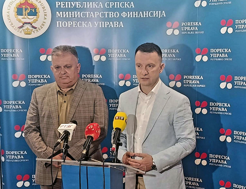 БАЊАЛУКА, 23. ЈУЛА /СРНА/ - Директор Пореске управе Републике Српске Горан Маричић и градоначелник Градишке Зоран Аџић данас су потписали Протокол о приступу подацима којим ће овој локалној заједници бити омогућено да користи неке од података из службених евиденција Пореске управе Републике Српске.