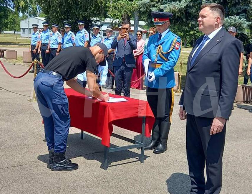 BANJA LUKA, JULY 23 /SRNA/ – Today in Banja Luka, 359 cadets of the 29th class of the Police Academy signed contracts marking the start of their training, 21 of whom will be trained for the needs of the Brčko District Police.