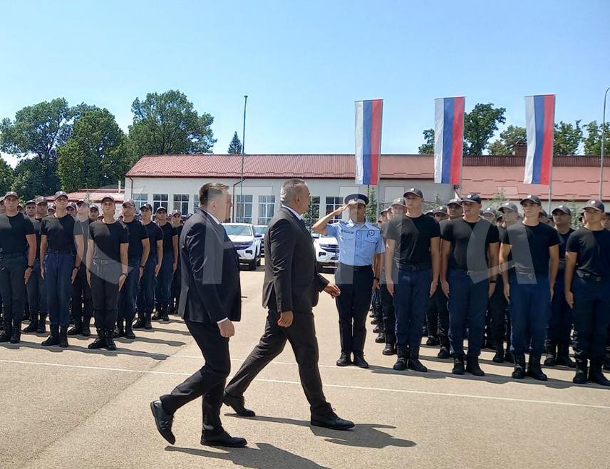 БАЊАЛУКА, 23. ЈУЛА /СРНА/ - Министар унутрашњих послова Републике Српске Жељко Будимир истакао је значај школовања полицијских службеника, те опремања и модернизације Полиције, како би се успјешно изборила са свакодневним изазовима са којима се суочава.