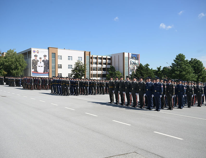 БЕОГРАД, 24. ЈУЛА /СРНА/ - Свечана промоција 130 најмлађих официра Војске Србије биће одржана сутра у Београду, а међу њима је и четворо из Оружаних снага БиХ.