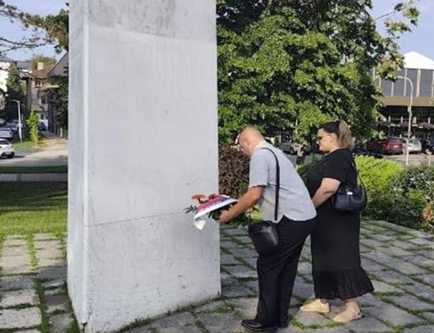 ДОБОЈ, 27. ЈУЛА /СРНА/- У Добоју је данас обиљежен Дан устанка против фашизма и нацизма у Другом свјетском рату, и упозорено на континуиране покушаје ревизионистичких покушаја фалсификовања историјских чињеница о тим догађајима.