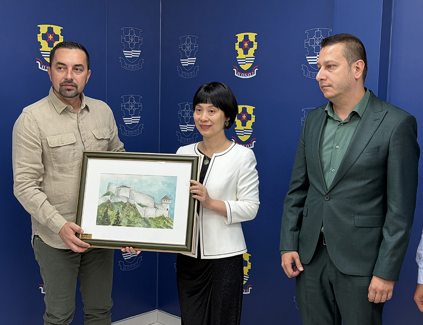 DOBOJ, JULY 27 /SRNA/ - Republika Srpska and Doboj have a great friend in China, which is proven by numerous completed joint infrastructure projects, Mayor Boris Jerinić pointed out after discussions with Chinese Ambassador Li Fan regarding the implemented activities in the city's area and the possibilities for new cooperation.
