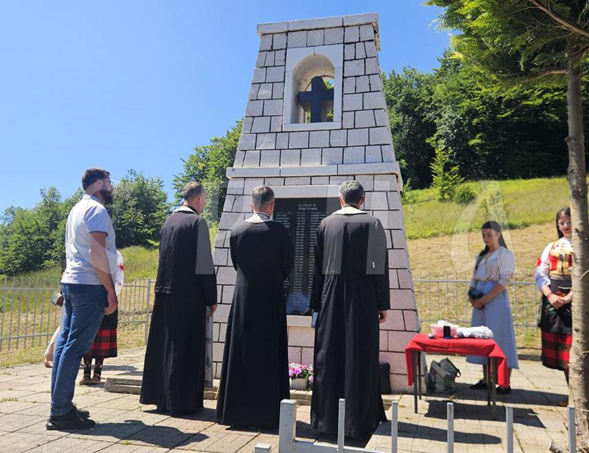 РОГОЈ, 30. ЈУЛА /СРНА/ - Начелник општине Калиновик Радомир Сладоје изјавио је да је познато шта се десило на превоју Рогој током протеклог рата, али да за страдање Срба никада нико није одговарао.