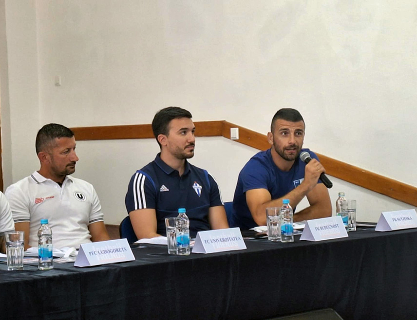 ФОЧА, 30.ЈУЛА /СРНА/ - Најважнији спортски догађај у Фочи - Међународни омладински турнир "Фудбал френдс", чије 20. издање почиње сутра, млади играчи "Сутјеске" ишчекују са великим нестрпљењем, а њиховом тренеру Бојану Михајловићу ово ће бити четврто учешће.