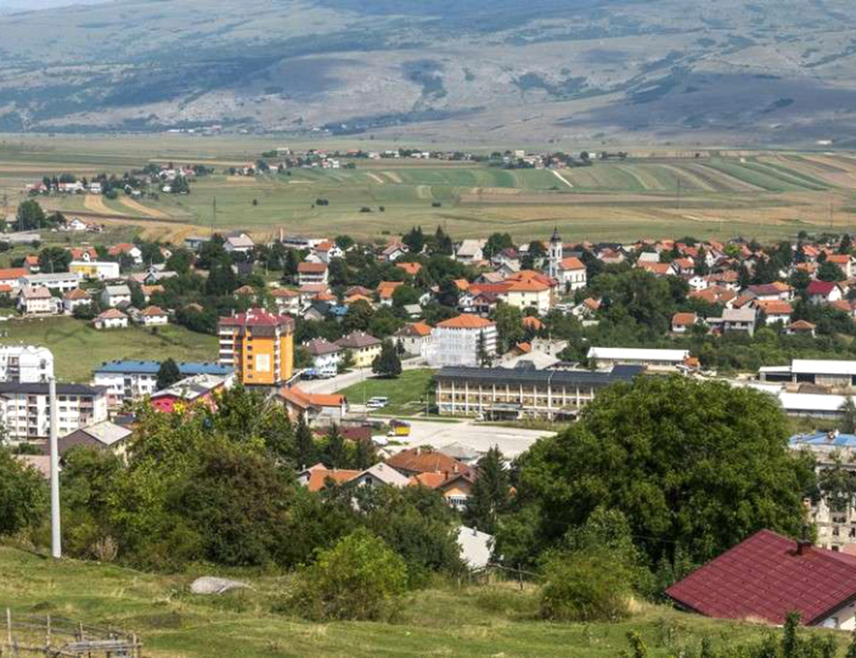 БАЊАЛУКА, 1. АВГУСТА /СРНА/ - У Гламочу ће данас бити обиљежен Дан ексхумације 108 српских бораца и цивила из масовне гробнице "Камен", чему ће присуствовати министар рада и борачко-инвалидске заштите Републике Српске Радан Остојић.
