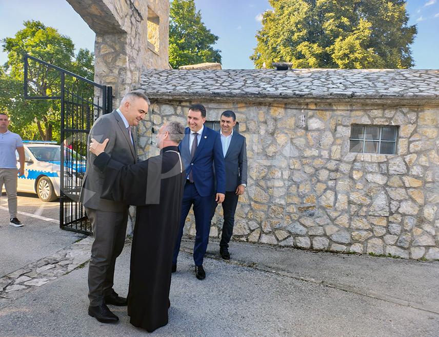 СОКОЛАЦ, 1. АВГУСТА /СРНА/ - Предсједник Владе Републике Српске Саво Минић стигао је на Соколац, гдје ће присуствовати свечаној академији поводом Дана и славе општине - Светог пророка Илије, када ће му бити уручено и општинско признање.
