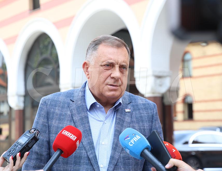 БАЊАЛУКА, 2. АВГУСТА /СРНА/ - Предсједник Милорад Додик рекао је да ће данас са предсједником Србије Александром Вучићем посјетири манастир Рмањ, а потом и општину Дрвар.