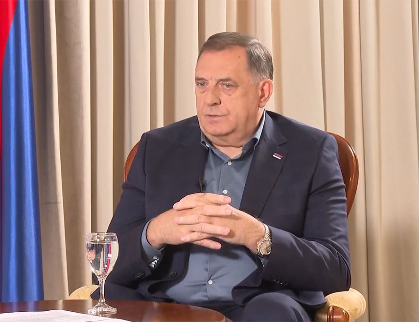 МАРТИН БРОД, 2. АВГУСТА /СРНА/ - Предсједник Милорад Додик рекао је данас да Бошњаци покушавају да прогурају причу о некаквом босанскохерцеговачкон културном насљеђу које не постоји.