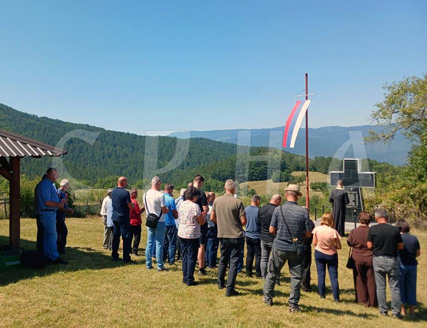 ВИШЕГРАД, 2. АВГУСТА /СРНА/ - У селу Јелашци код Вишеграда данас су обиљежене 34 године од злочина муслиманских снага над 11 Срба уочи Илиндана 1992. године, а са скупа је поново упућен позив надлежним институцијама да процесуирају одговорне за овај злочин.