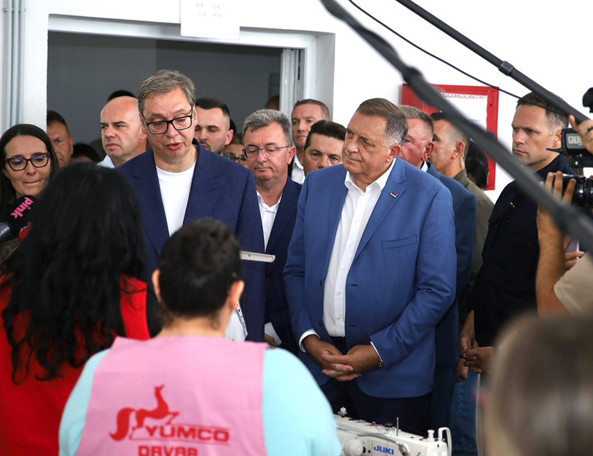ДРВАР, 2. АВГУСТА /СРНА/ - Предсједник Милорад Додик поручио је да су Србија и Република Српска уз свој народ у Дрвару и да настављају инвестиције и подршку локалној привреди.