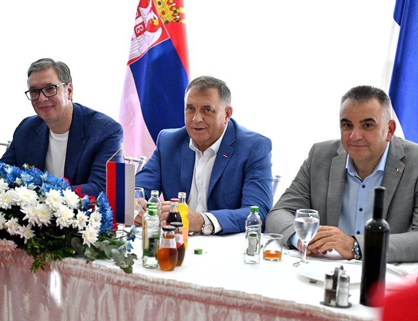 РИБНИК, 2. АВГУСТА /СРНА/ - Предсједник Милорад Додик истакао је вечерас да је српски народ веома захвалан предсједнику Србије Александру Вучићу за подршку коју даје развоју Републике Српске.