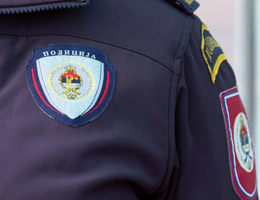БАЊАЛУКА, 3. АВГУСТА / СРНА/ - Лице из Прњавора чији су иницијали Д.П. погинуло је када је трактором слетјело са локалног пута у мјесту Просјек у Прњавору.