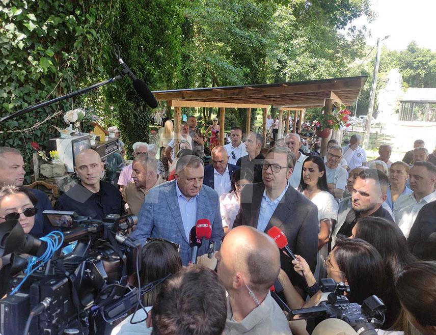 ШИПОВО, 3. АВГУСТА /СРНА/ - Предсједник Милорад Додик изјавио је данас у Јањским отокама код Шипова да Србија за вријеме предсједника Александра Вучића највише чини за Републику Српску.