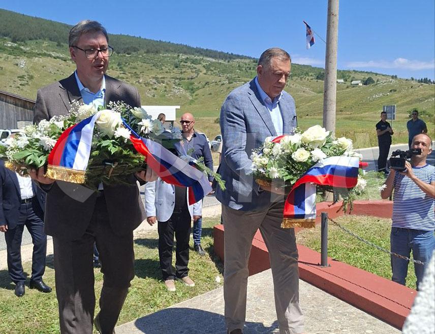 KUPRES, AUGUST 3 /SRNA/ - President Milorad Dodik and Serbian President Aleksandar Vučić laid wreaths at the monuments to the victims of Ustasha terror and to the victims of the Defensive-patriotic War in Novo Selo near Kupres.