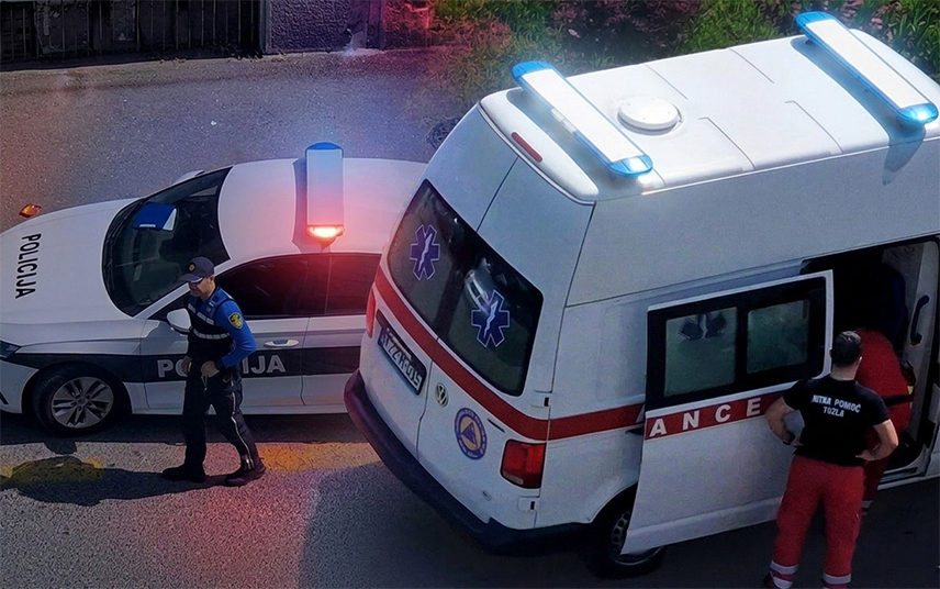 САРАЈЕВО, 4. АВГУСТА /СРНА/ - Једна особа повријеђена је јутрос у саобраћајној незгоди у мјесту Мошевићи, подручје опшине Илијаш, саопштено је из Министарства унутрашњих послова Кантона Сарајево.