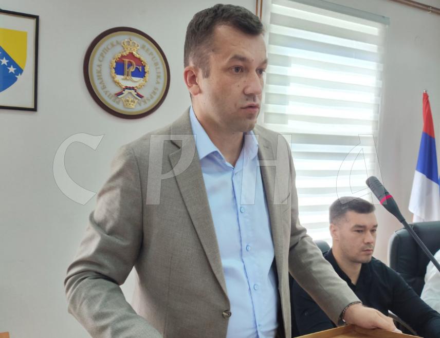 СРЕБРЕНИЦА, 4. АВГУСТА /СРНА/ - У општини Сребреница током ноћи је била уведена редукција испоруке воде усљед недовољног дотока у водозахвату Зелени Јадар.