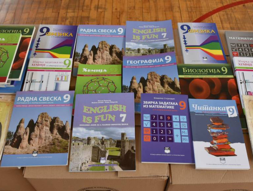НОВИ ГРАД, 4. АВГУСТА /СРНА/ - Општина Нови Град обезбиједила је 52.826 КМ за бесплатне уџбенике ученицима осмог и деветог разреда у четири новоградске основне школе, у складу са закључком Владе Републике Српске.
