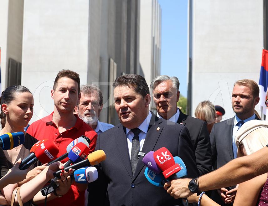 BANJA LUKA, AUGUST 4 /SRNA/ - Republika Srpska National Assembly Speaker Nenad Stevandić said today in Banja Luka that self-respect is today the only major, national and common policy of Serbs.