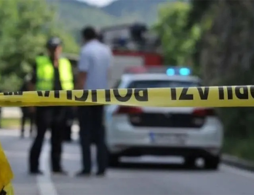 САРАЈЕВО, 5. АВГУСТА /СРНА/ - Службеници Управе полиције Министарства унутрашњих послова /МУП/ Кантона Сарајево пронашли су на подручју Вогошће возило за који се сумња да га је користио Ђорђе Ждрале током покушаја убиства Косте Пандуревића, речено је Срни у овој полицијској агенцији.
