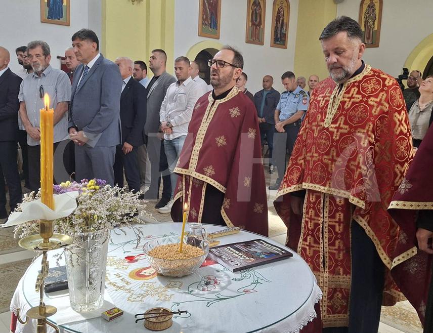 НОВИ ГРАД, 6. АВГУСТА /СРНА/ - Парастосом у Храму Светих апостола Петра и Павла у Новом Граду почело је обиљежавање 31 године од егзодуса Срба из бивше Републике Српске Крајине у хрватској злочиначкој акцији "Олуја".