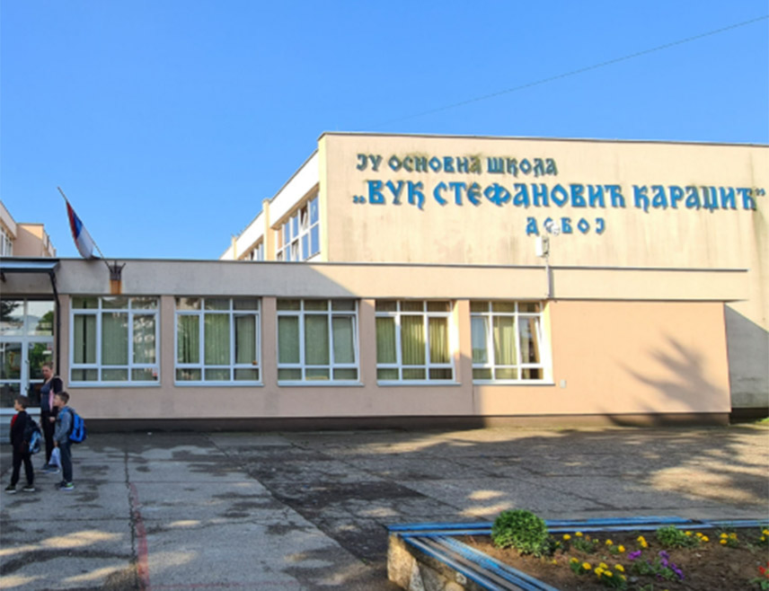 БАЊАЛУКА, 7. АВГУСТА /СРНА/ - Министар просвјете и културе Републике Српске Боривоје Голубовић посјетиће данас Основну школу /ОШ/ "Вук Стефановић Караџић" у Добоју, гдје ће разговарати са директором ове образовне установе Љубишом Благојевићем.