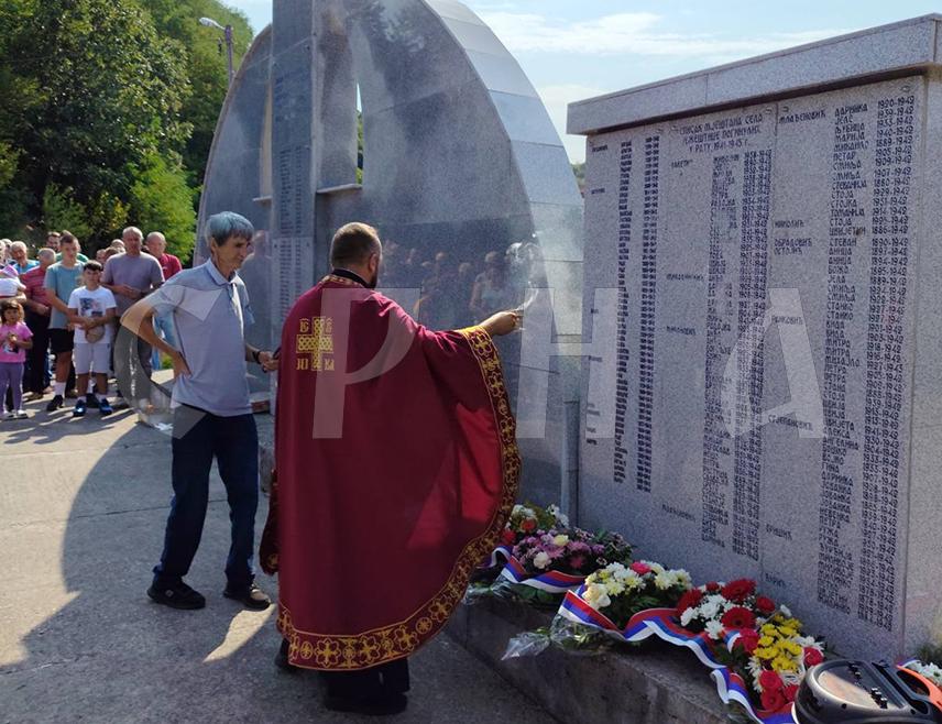BRATUNAC, AUGUST 8 /SRNA/ – A memorial service was held today at a monument in the Bratunac village of Ježestica, where candles were lit for the repose of the souls of 39 local residents killed in the 1992-1995 Defensive-Patriotic War, including eight women, as well as for Serbs from the village killed in the Second World War.