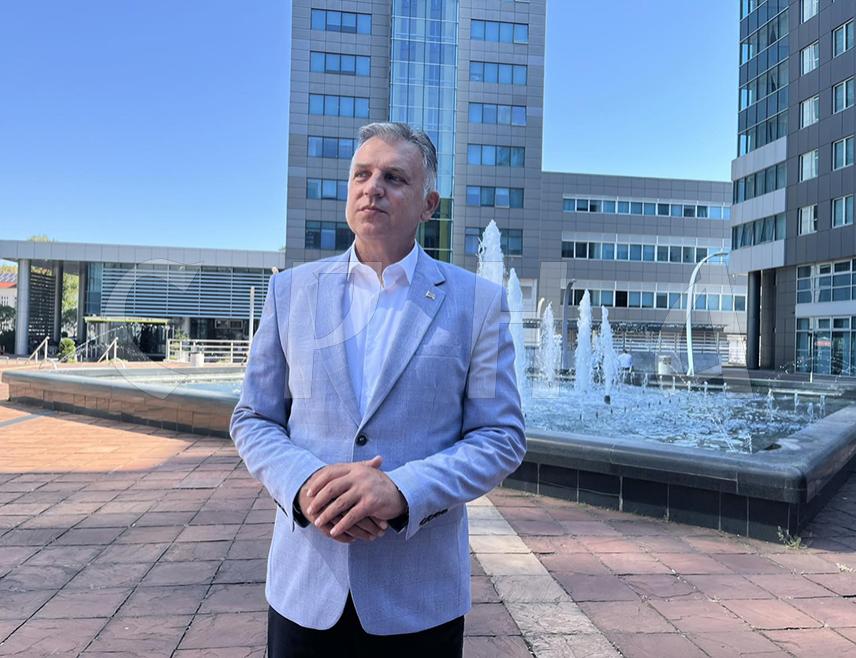 БАЊАЛУКА, 10. АВГУСТА /СРНА/ - Бесплатни уџбеници представљају значајну подршку и знатно финансијско растерећење кућних буџета, а уштеда за породице са троје дјеце може износити и до 1.000 КМ, изјавио је министар просвјете и културе Републике Српске Боривоје Голубовић.