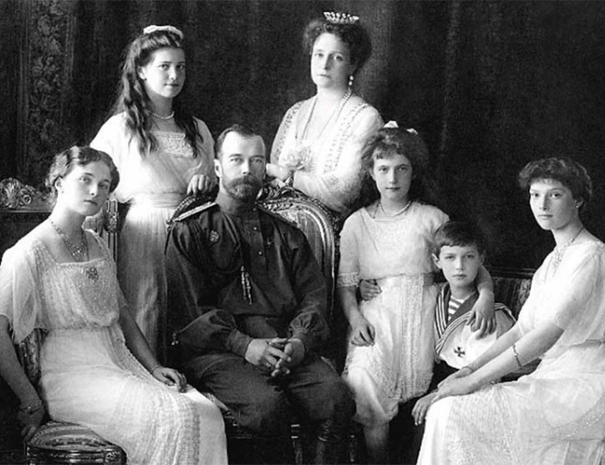 БИЈЕЉИНА, 11. АВГУСТА /СРНА/ - Архијерејски сабор Руске православне цркве донио је 12. августа 2000. године одлуку о проглашењу посљедњег руског цара Николаја Другог Романова и његове породице светим новомученицима.