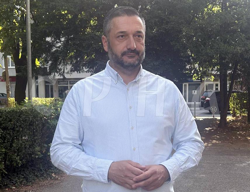 БАЊАЛУКА, 12. АВГУСТА /СРНА/ - Наплата паркинга у Бањалуци поново почиње 18. августа, изјавио је за Срну предсједник Скупштине града Бањалука Љубо Нинковић, истичући да је испоштован само један услов од низа које је Уставни суд Републике Српске замјерио у претходној одлуци.