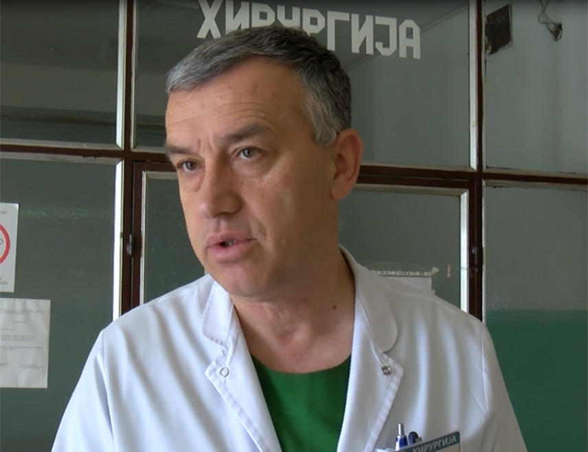 BELGRADE, AUGUST 12 /SRNA/ – Nenad Rašković from the village of Dren near Zubin Potok, who was beaten by members of the so-called Kosovo police, has sustained numerous injuries, including a head contusion, chest injuries, a fracture of the ninth rib, high blood pressure and severe psychological trauma, said Zlatan Elek, director of the Clinical Hospital Centre in North Mitrovica.