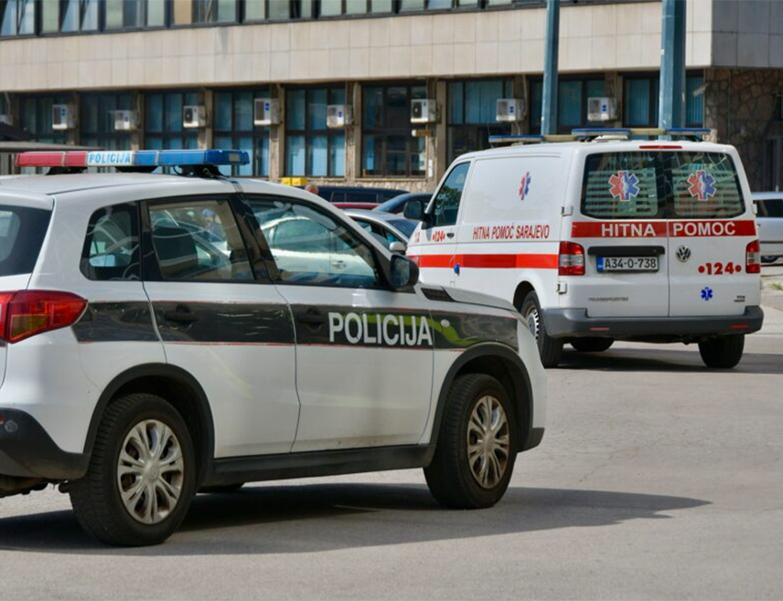 САРАЈЕВО, 12. АВГУСТА /СРНА/ - У сарајевском насељу Пофалићи данас се догодила саобраћајна незгода у којој је једно лице повријеђено, речено је Срни у Оперативном центру Министарства унутрашњих послова Кантона Сарајево.