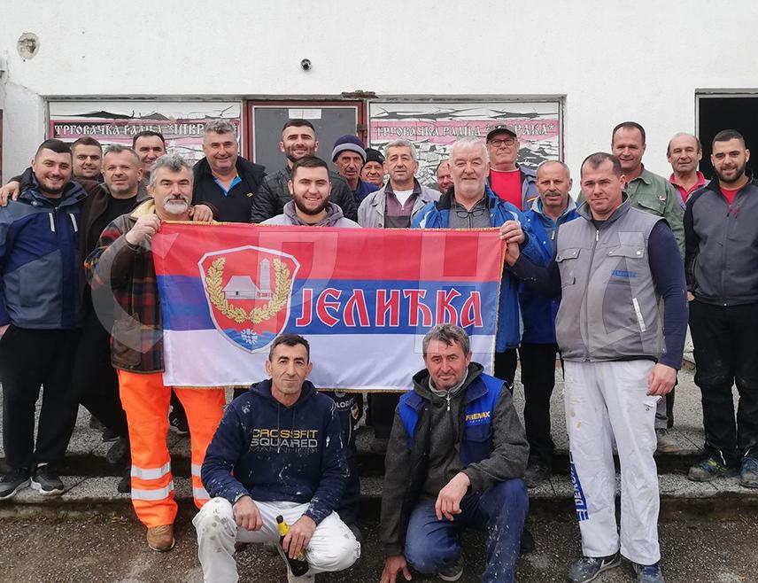 ПРИЈЕДОР, 13. АВГУСТА /СРНА/ - Млади људи из Јелићке, 32 километра удаљене од Приједора, низом волонтерских акција и уз подршку бројних субјеката у протеклих пет година обновили су и уредили друштвени дом и оживјели друштвени живот у селу.