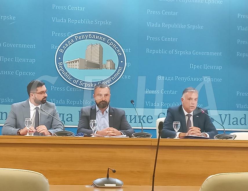 БАЊАЛУКА, 13. АВГУСТА /СРНА/ - Министар просвјете и културе Републике Српске Боривоје Голубовић рекао је да је Влада Српске данас задужила министарства просвјете и културе, финансија и здравља да разраде модел суфинансирања продуженог боравка дјеце у приватним предшколским установама, како би родитељи од 1. септембра могли да остваре то право.