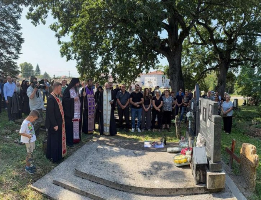 ПЕЋ, 13. АВГУСТА /СРНА/ - Његово преосвештенство епископ новобрдски Иларион служио је у Храму Рођења Пресвете Богородице у Гораждевцу код Пећи помен српским дјечацима Панту Дакићу и Ивану Јововићу, који су убијени на данашњи дан прије 23 године.