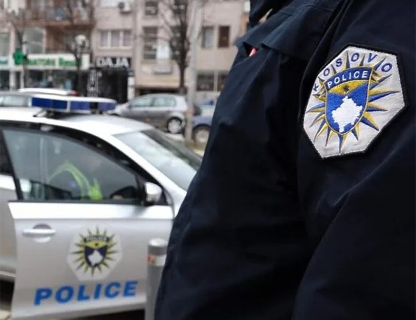 ЗУБИН ПОТОК, 13. АВГУСТА /СРНА/ - Припадници полиције самопроглашеног Косова претресају домаћинства у селу Оклаце код Зубиног Потока, а мјештани су у страху.