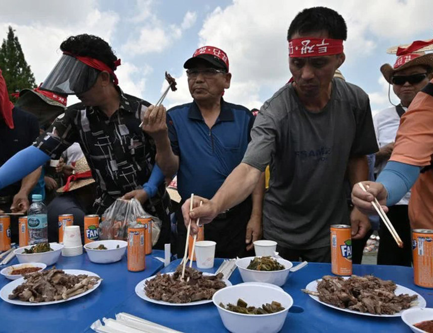 SEONGNAM, AUGUST 14 /SRNA - Reuters/ - Today is the final day of the dog meat festival - Boknal in South Korea, traditionally held during the hottest days of the year, before a ban on the sale and consumption of dog meat takes full effect early next year.