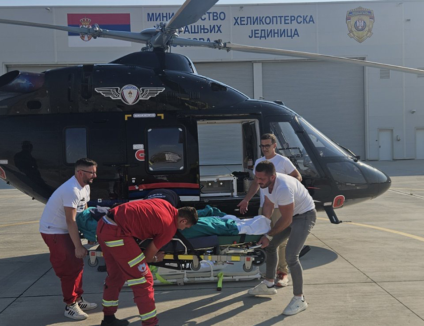 БАЊАЛУКА, 14. АВГУСТА /СРНА/ - Припадници Управе за ваздухопловство Министарства унутрашњих послова /МУП/ Републике Српске, на захтјев Републичке управе цивилне заштите, и данас су ангажовани на гашењу пожара на локалитету села Хумчани, на подручју општине Невесиње, гдје је до сада избачено око 20 тона воде, речено је Срни у МУП-у Српске.